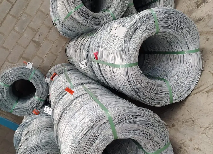 Rollos de alambre galvanizado en stock