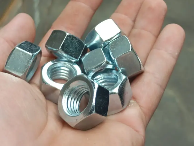 Tuercas hexagonales cincadas, bulonería en stock